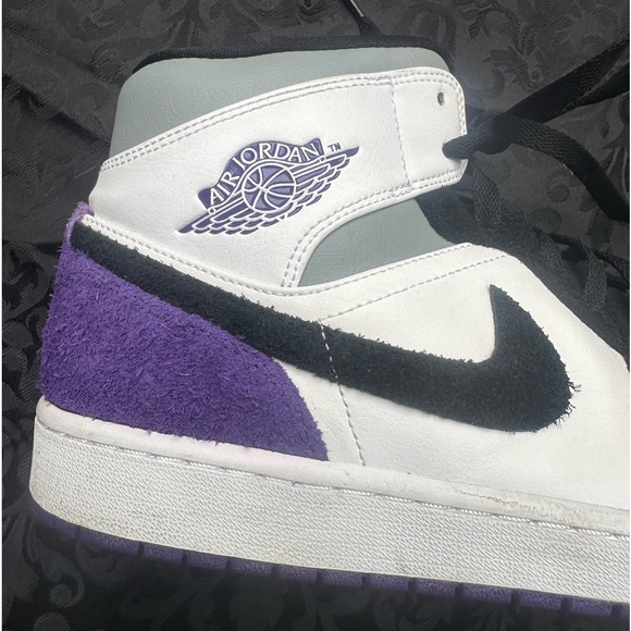 Air Jordan 1 Mid SE 'Varsity Purple'
852542-105 size 12 - Picture 8 of 11